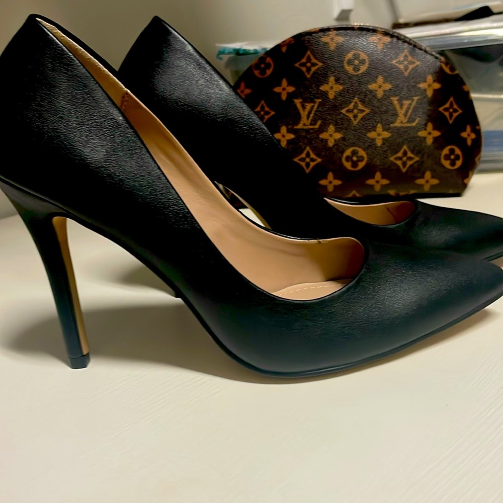 Brand new Charles by Charles David Classic Heels